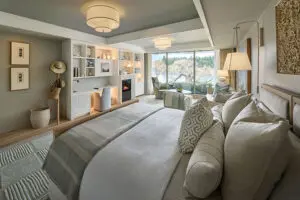 Luxury hotel opens in Queenstown